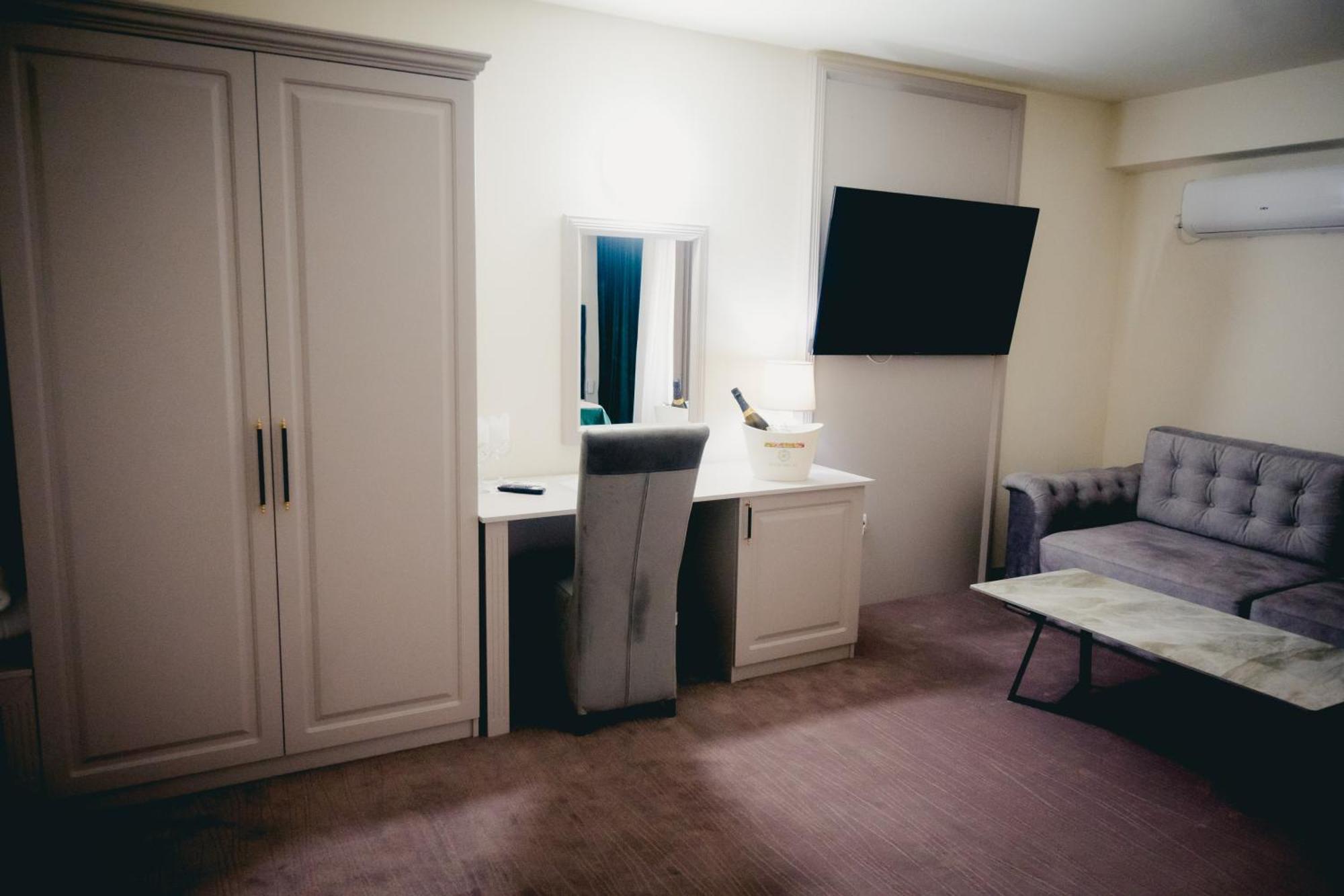 Hotel Valahia Targoviste Buitenkant foto