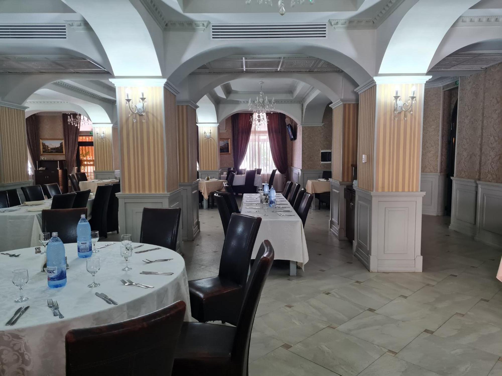 Hotel Valahia Targoviste Buitenkant foto