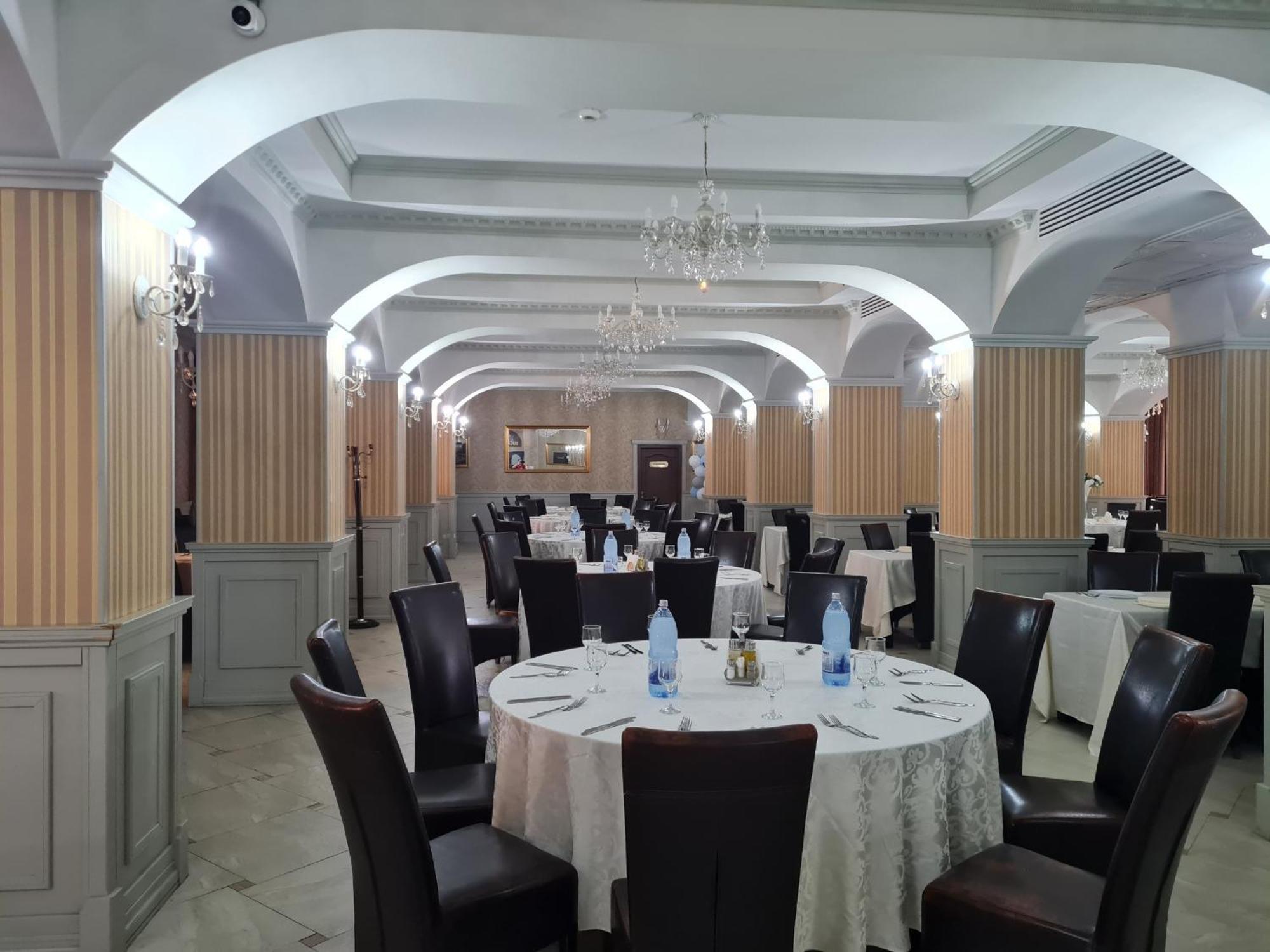 Hotel Valahia Targoviste Buitenkant foto