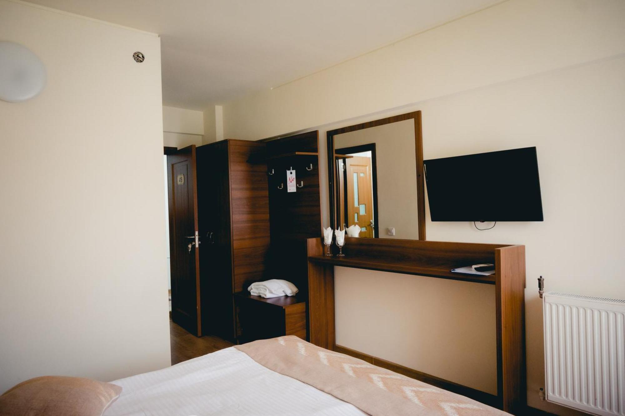 Hotel Valahia Targoviste Buitenkant foto