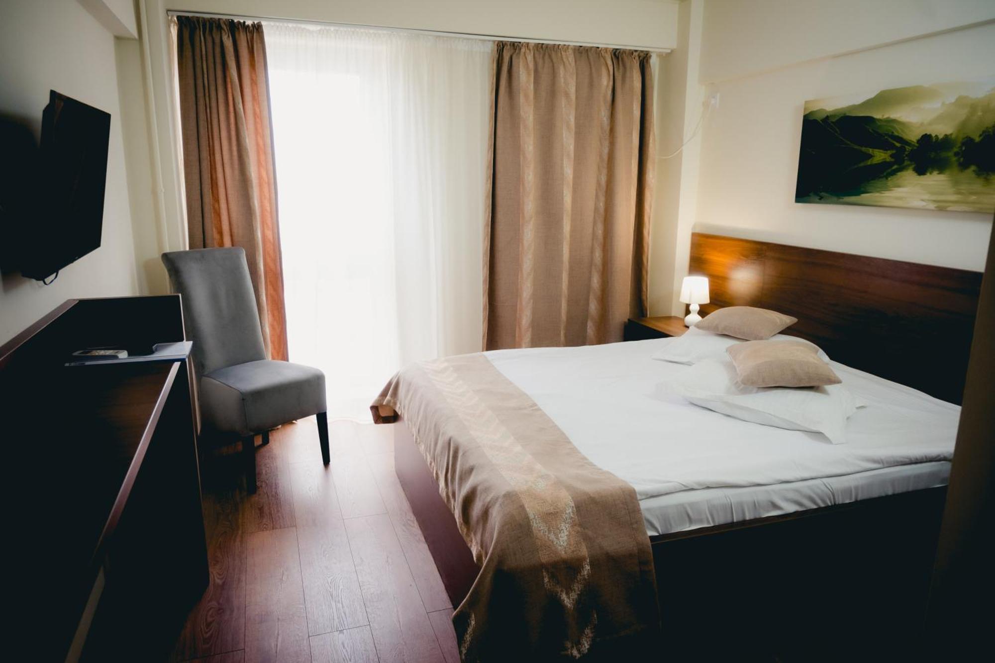 Hotel Valahia Targoviste Buitenkant foto