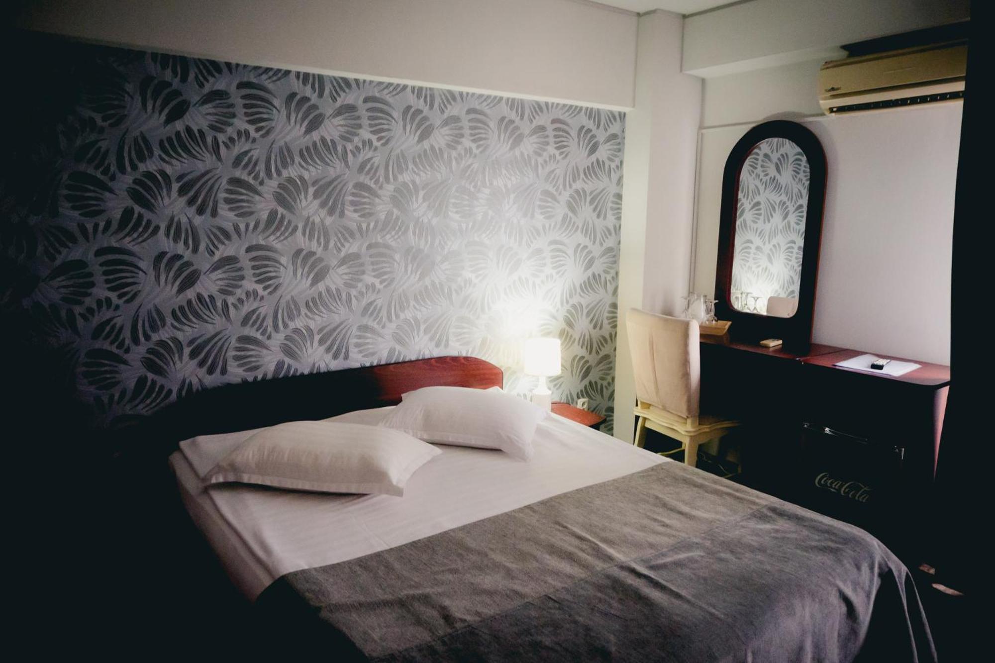Hotel Valahia Targoviste Buitenkant foto