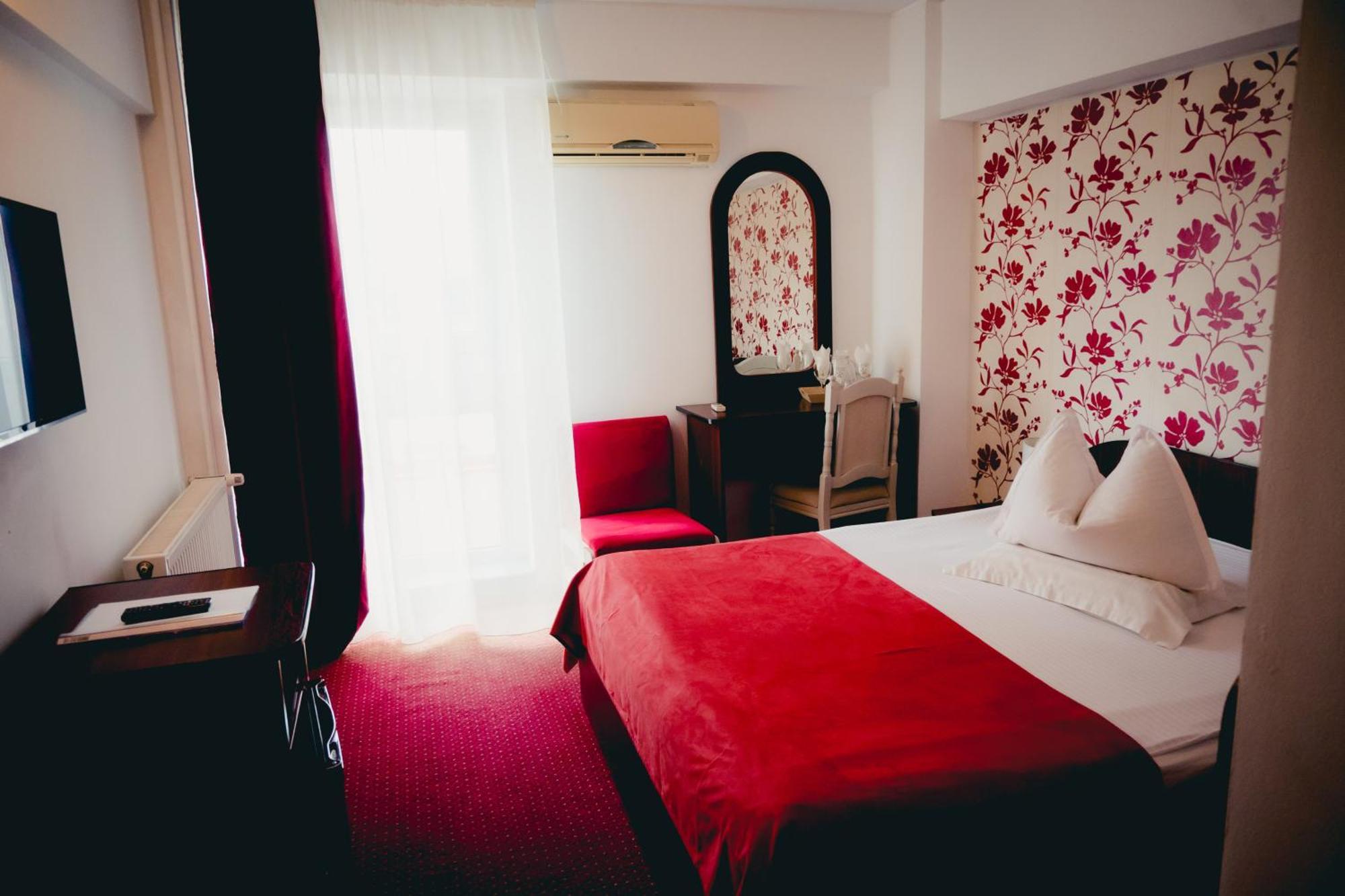 Hotel Valahia Targoviste Buitenkant foto