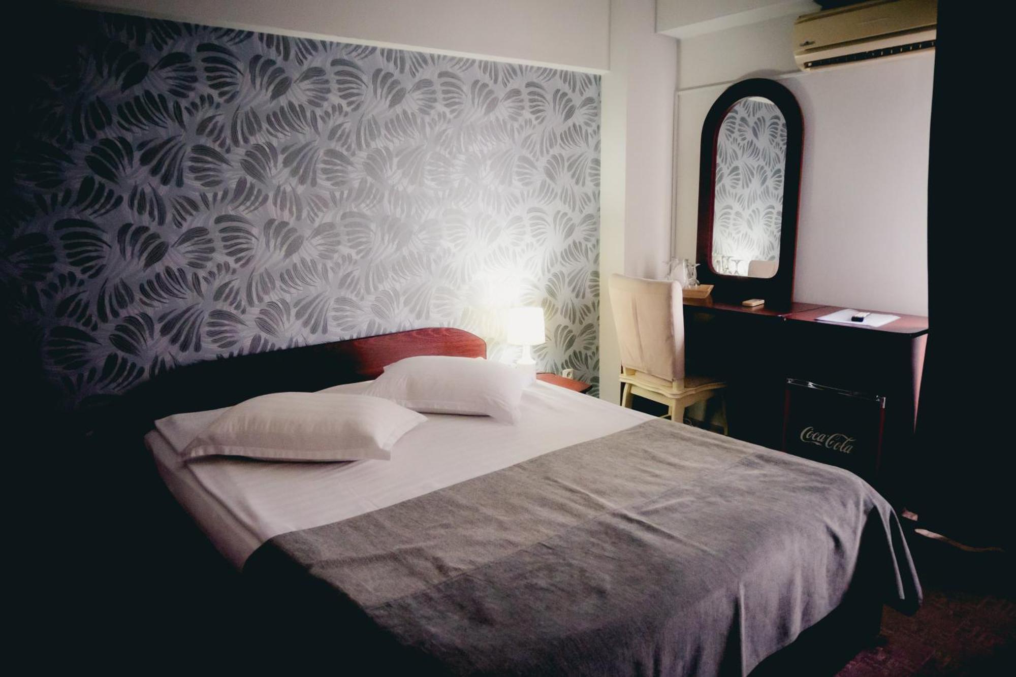 Hotel Valahia Targoviste Buitenkant foto