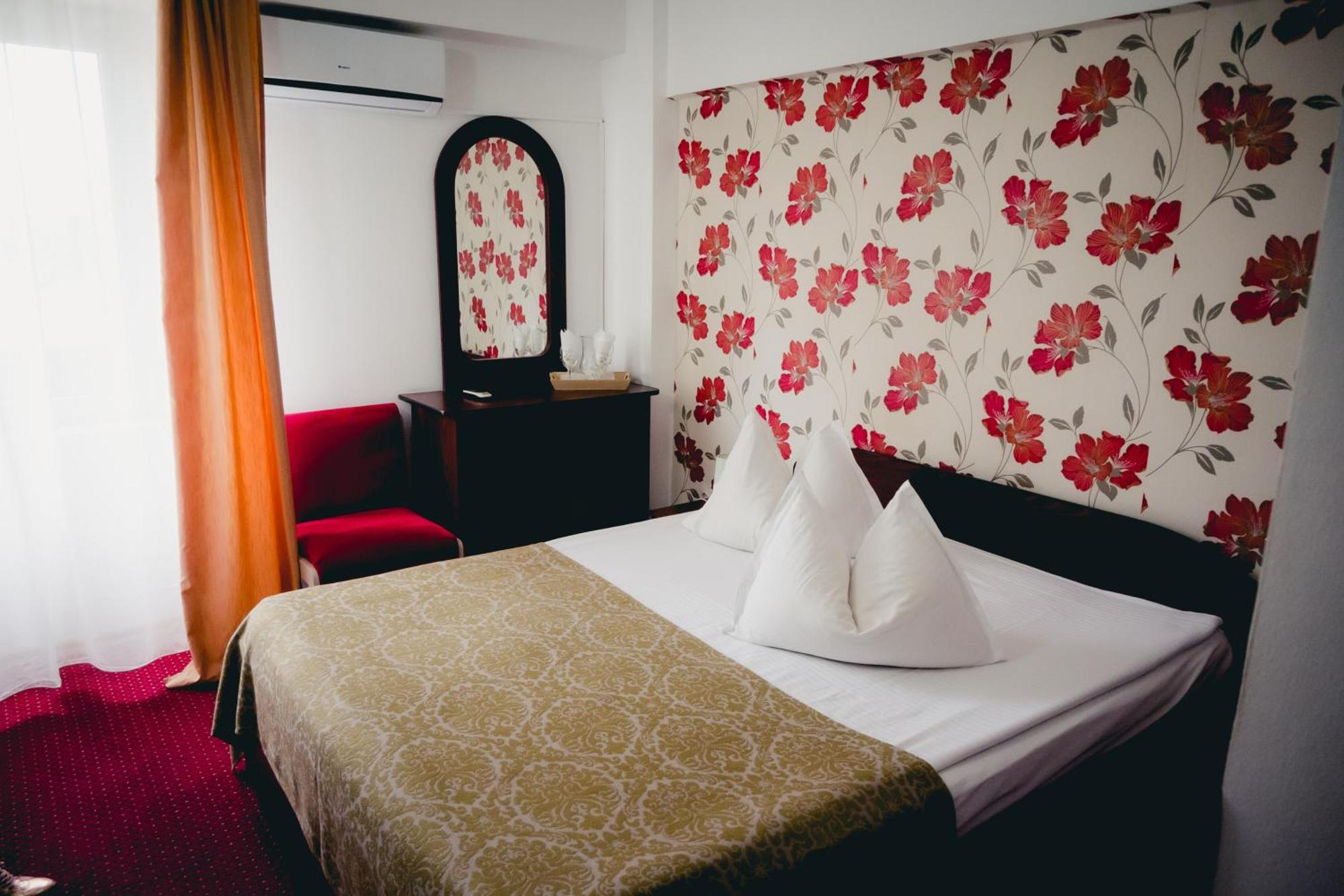 Hotel Valahia Targoviste Buitenkant foto