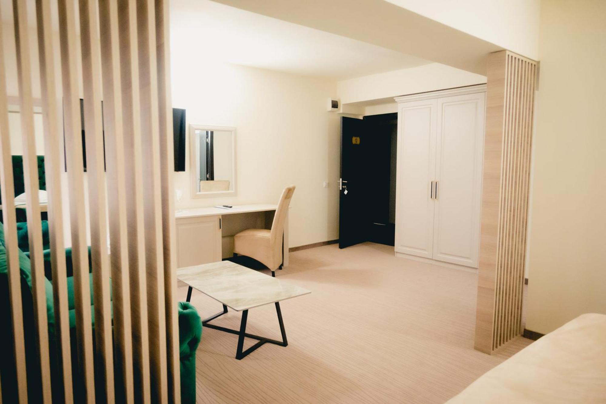 Hotel Valahia Targoviste Buitenkant foto