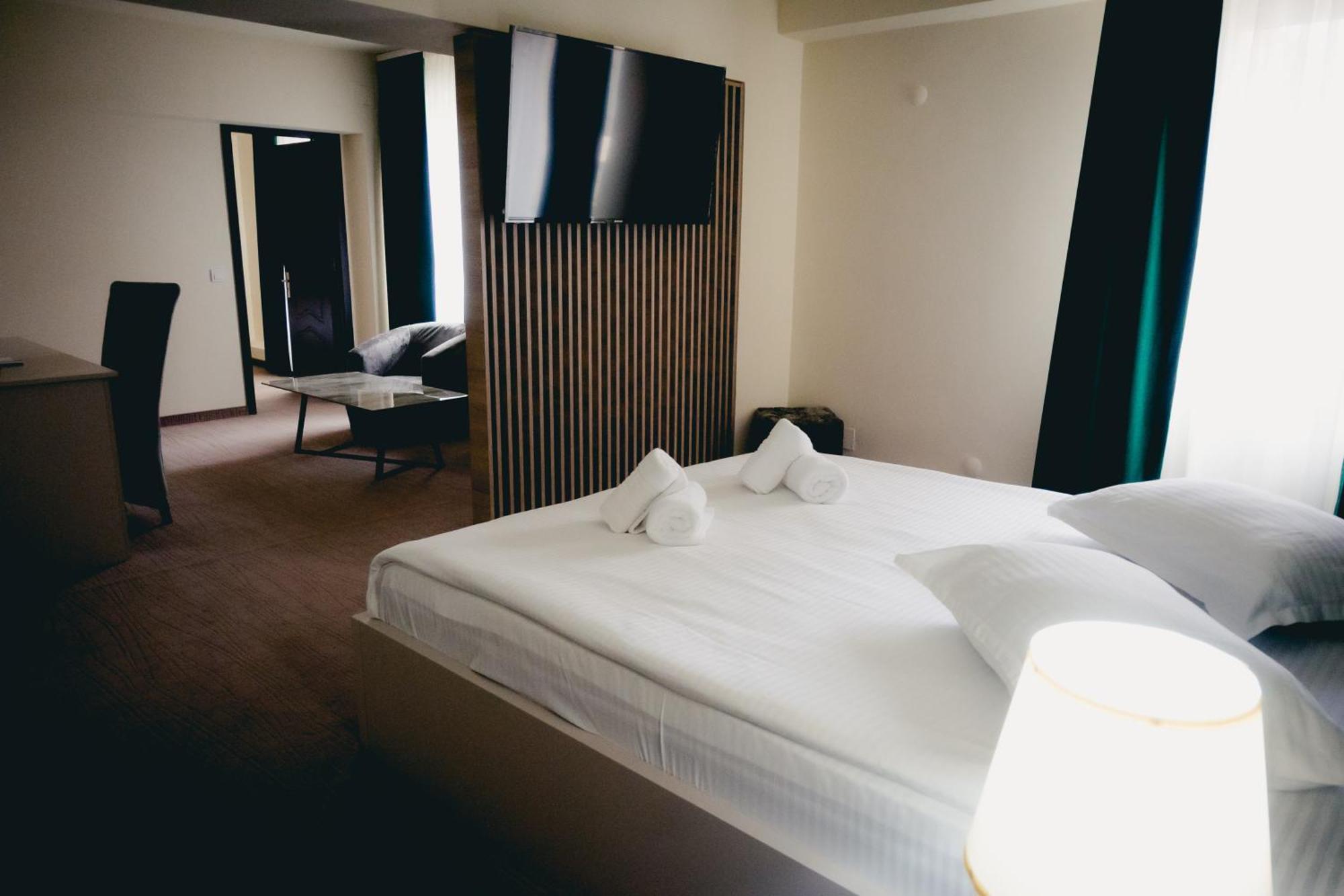 Hotel Valahia Targoviste Buitenkant foto