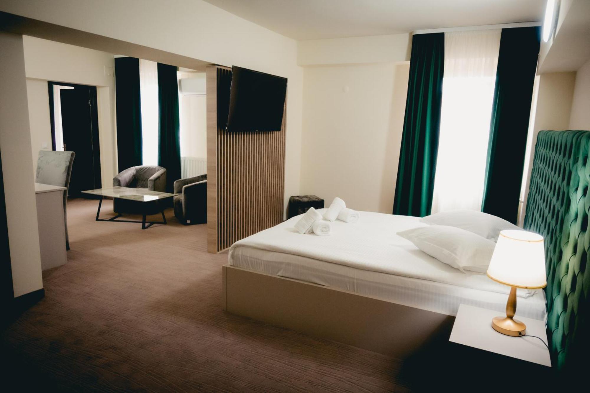 Hotel Valahia Targoviste Buitenkant foto