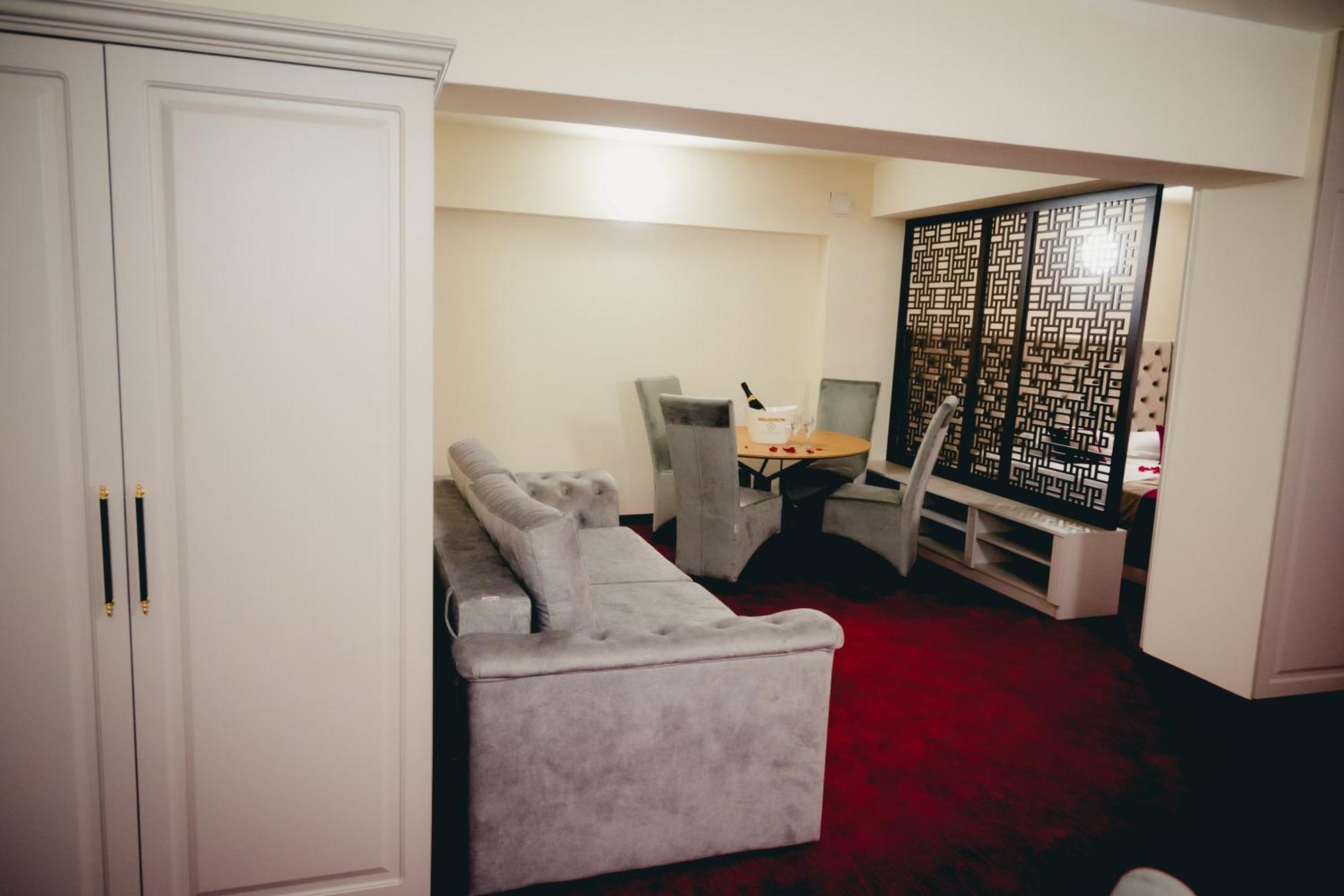 Hotel Valahia Targoviste Buitenkant foto