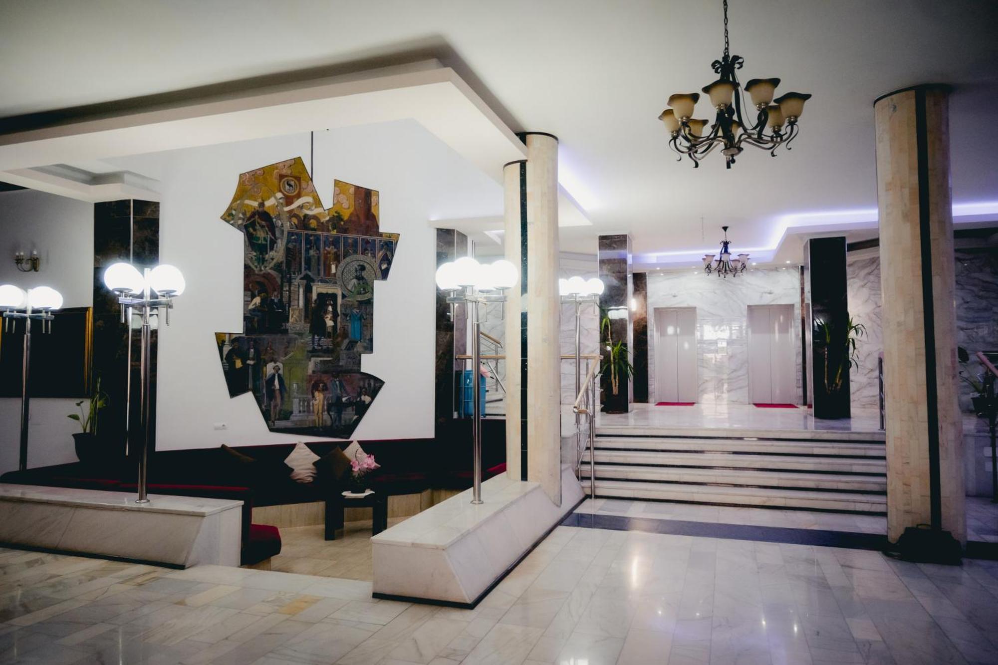 Hotel Valahia Targoviste Buitenkant foto