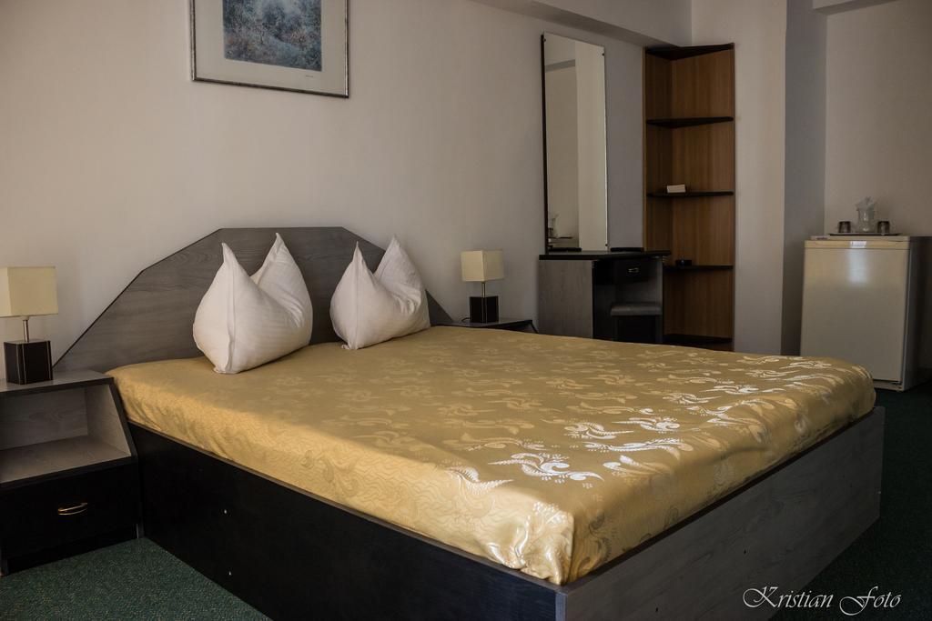 Hotel Valahia Targoviste Buitenkant foto
