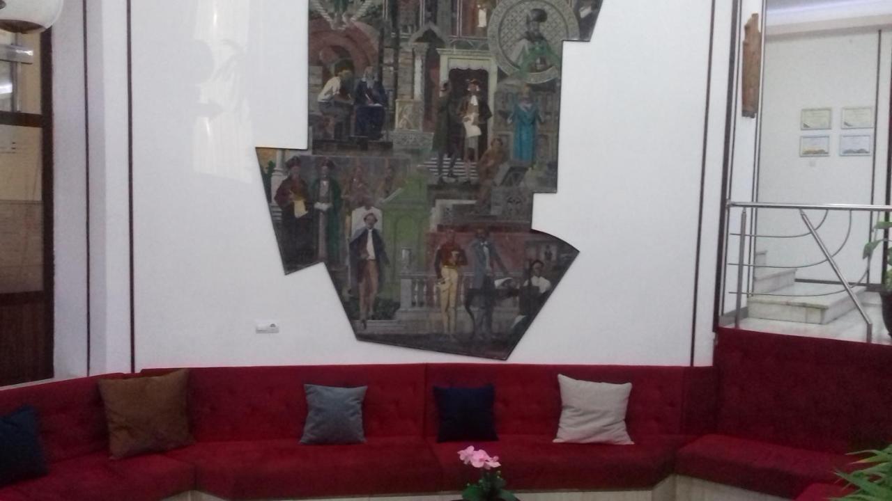 Hotel Valahia Targoviste Buitenkant foto